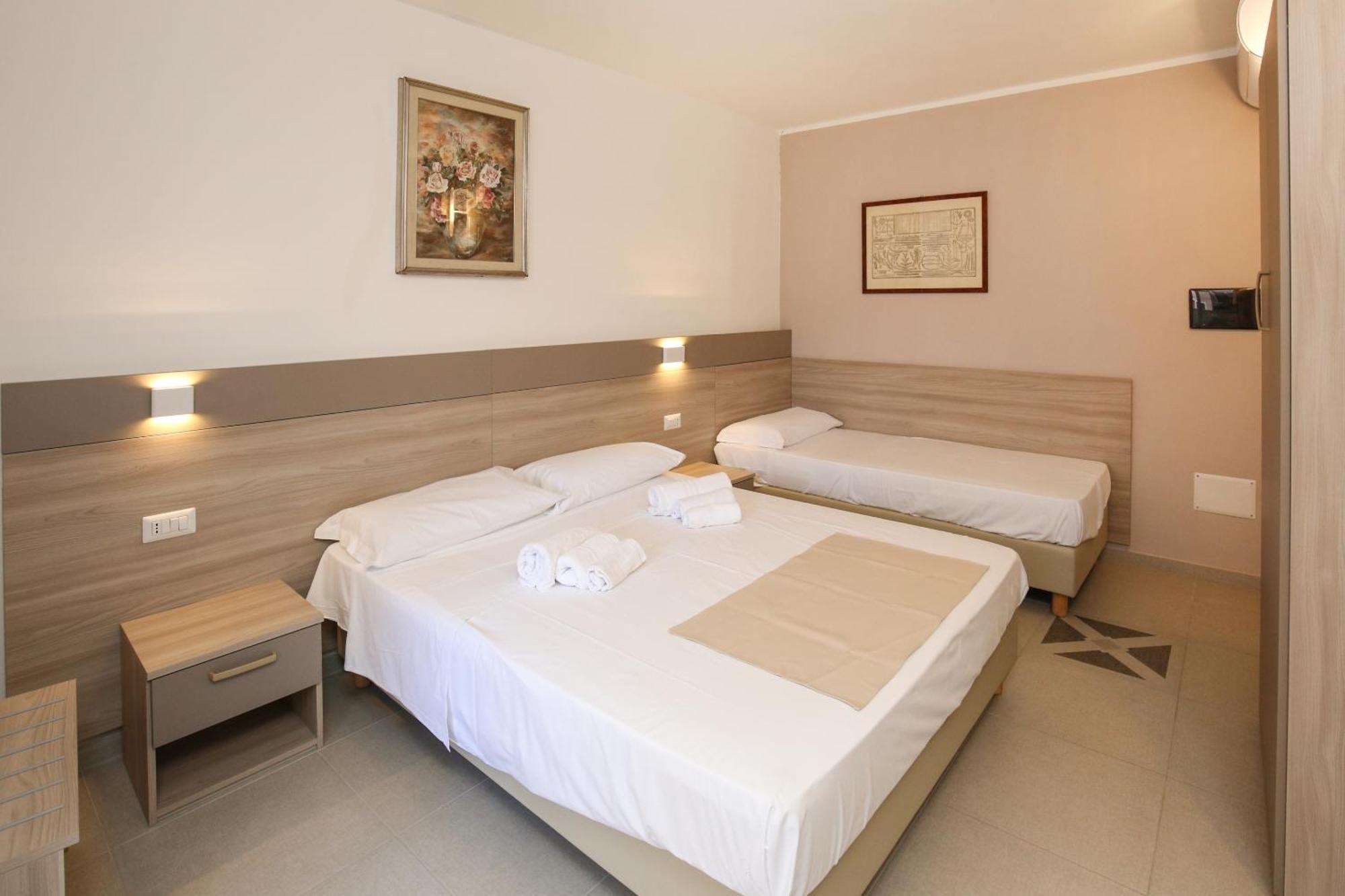 Hotel The Square Castelsardo Extérieur photo